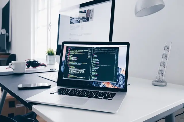 Comment choisir l'éclairage adapté pour un bureau productif